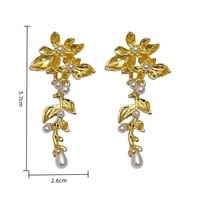 Pendientes de Mujer con Flores Doradas, Estilo Europeo Americano, Lujo Ligero, Elegantes, Galvanizados, Modernos y con Personalidad