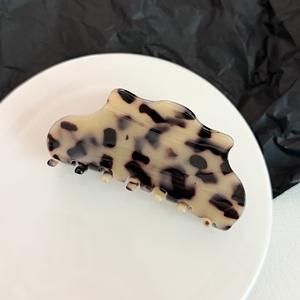 2025 nuevo diseño de moda pinzas para el cabello de acetato forma de nube pinzas de garra de borde ondulado pinzas elegantes de acetato para mujer - Product Image 3