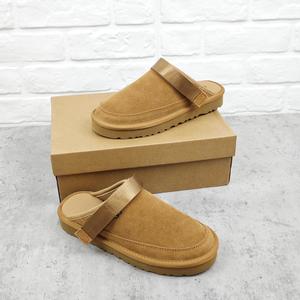 Sandales plates en cuir véritable pour femmes, style à bout fermé par UGGs, grandes tailles disponibles, modèle décontracté pour l'extérieur - Product Image 1