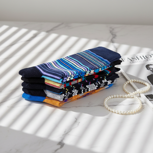 ถุงเท้าผู้ชาย ODM Qiying ขายส่งจำนวนมาก ลายแจ็คการ์ด วินเทจ ระบายอากาศได้ดี สไตล์นอร์ดิก สำหรับฤดูหนาว อุ่นสบาย ผลิตจากผ้าฝ้าย 100% รับสั่งทำโลโก้ - Product Image 3