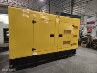 Générateur silencieux 110 kW 138 kVA de l'usine OEM de Guangzhou, moteur 6BTAA5.9-G2, 50 Hz, triphasé, générateurs de secours pour usine
