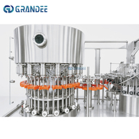 Ligne de remplissage et de bouchage automatique industrielle 3-en-1 pour liquides, sauces et vinaigres en bouteilles plastiques, capacité 8000 BPH
