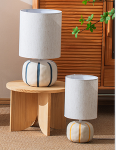 <span class=keywords><strong>Lampada</strong></span> da Tavolo Nordica di Design per Camera da Letto Femminile, Luce Notturna Accogliente per Allattamento, in Legno di Noce e Ceramica Plissettata - Product Image 3