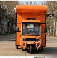 Tricycle électrique orange, camion de restauration mobile, chariot de vente de nourriture entièrement équipé, cuisine mobile pour la vente de rue