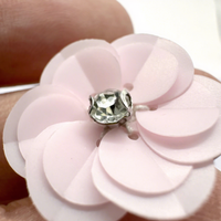 Fleurs décoratives en perles et sequins rose clair de 2,4 cm, faites à la main, pour accessoires de chaussures, sacs DIY et vêtements
