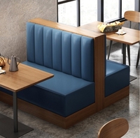 Arredamento Professionale per l'Ospitalità: Set Modulare di Sedute a Panca Blu, Tavoli e Sedie Contemporanei in Stile Industriale per Ristoranti