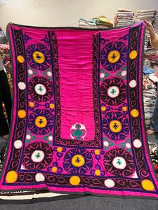 Couverture brodée traditionnelle, couverture en patchwork artisanale, couverture brodée ethnique, couverture décorative faite à la main, couverture florale traditionnelle - Product Image 1