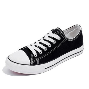 Venta al por mayor zapatillas de deporte blancas planas de lona vulcanizadas para <span class=keywords><strong>mujer</strong></span> - Product Image 1