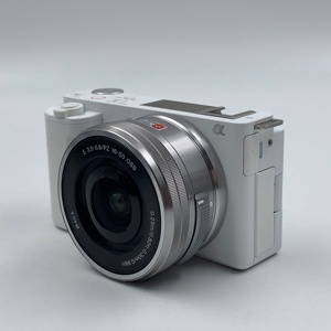 Cámara <span class=keywords><strong>Sony</strong></span> <span class=keywords><strong>ZV</strong></span>-<span class=keywords><strong>E10</strong></span> sin Espejo Usada con Lente de 16-50 mm, 24 MP, Cámara para Creación de Contenido 4K, 1 Año de Garantía - Product Image 1