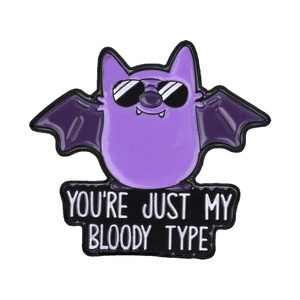 Spilla in smalto 'You're Just My Bloody Type' con pipistrello gotico alla moda e occhiali da sole, distintivo da borsa e da risvolto, gioiello regalo per coppie e amici - Product Image 1