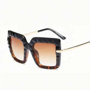 Lunettes de soleil vintage de haute qualité en gros 2021, grandes montures, UV400, métalliques, carrées, surdimensionnées pour femmes - Product Image 5