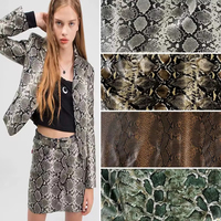Tissu synthétique en similicuir PU gaufré motif serpent élastique pour vestes, robes et vêtements de mode