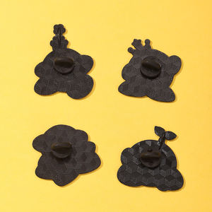 Pins de Aleación de Zinc con Esmalte, Lindos Personajes de Dibujos Animados en Color Rosa, Insignia de Esmalte Epóxico, Regalo Coleccionable para Fanáticos de los Dibujos Animados y Decoración de Ropa/Bolsos - Product Image 5