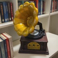 Gramophone en résine style européen, aspect bois antique, modèle corne de fleur, tourne-disque vintage, statue décorative pour intérieur et bureau