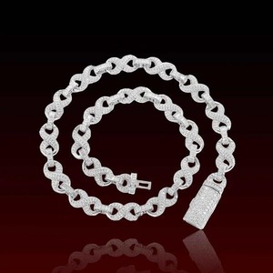 Cadena Cubana de Diamantes Moissanite de Primera Calidad para Mujeres y Hombres, Piedra de Alto Brillo y Chapado en Oro de Lujo, Disponible para la Venta - Product Image 6