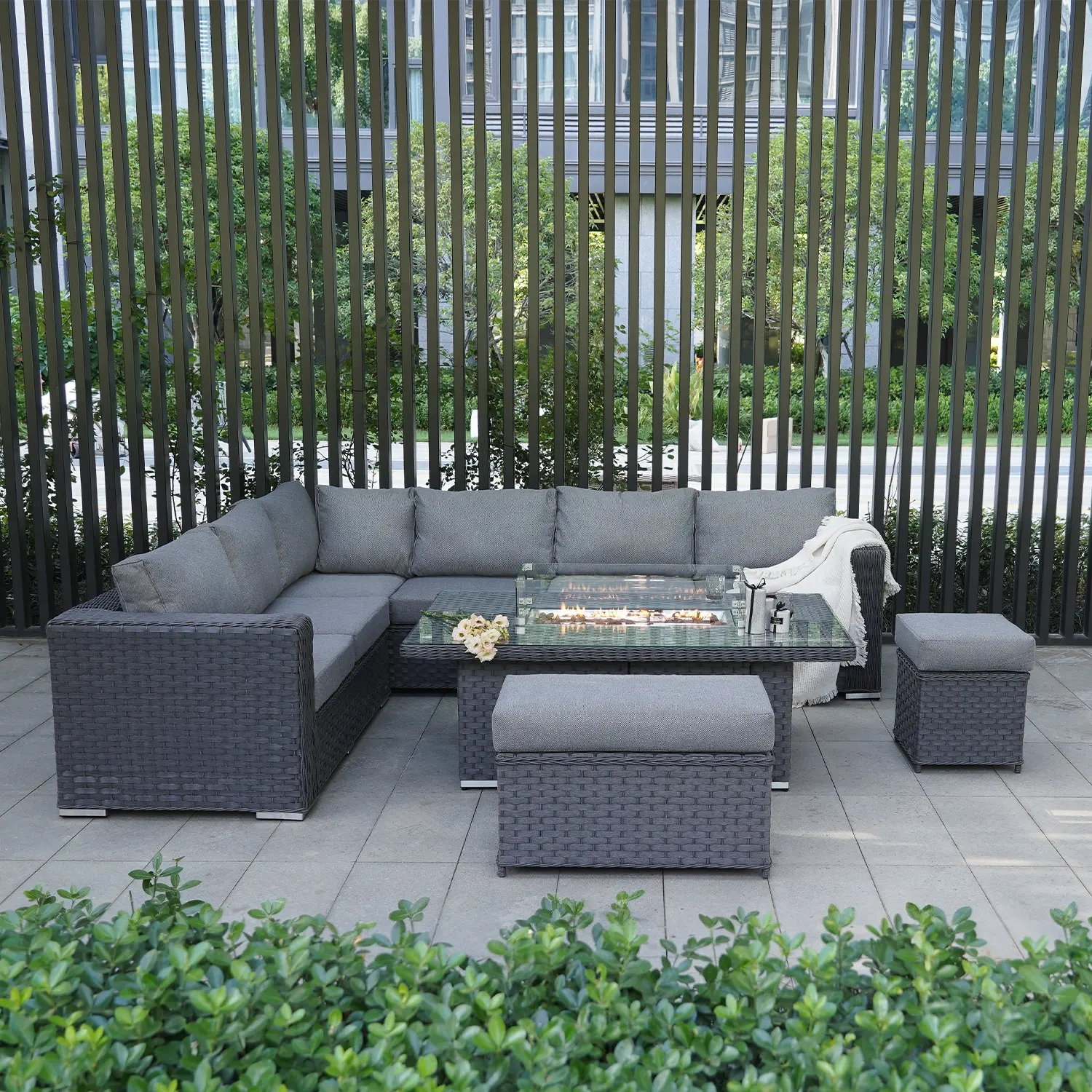 Hot Seller Garden PE Breiter und runder Rattan-montierter Ecksofa-Steigt isch mit Feuerstellen-Set