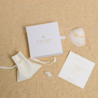 Caja de Regalo Plegable Cuadrada Blanca de Lujo para Joyería, con Bolsa de Gamuza, Cordón, Logotipo Personalizado y Tarjeta de Agradecimiento