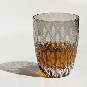 Gobelet <span class=keywords><strong>à</strong></span> cocktail en verre de cristal gris Edo Kiriko de 300ml verre <span class=keywords><strong>à</strong></span> whisky de forme ronde losange taillé <span class=keywords><strong>à</strong></span> la main et conception de <span class=keywords><strong>tonnerre</strong></span> lointain - Product Image 2