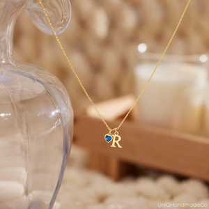 Collier personnalisé avec pendentif en forme de <span class=keywords><strong>c</strong></span>œur en pierre de naissance plaqué or en acier inoxydable avec initiale alphabétique <span class=keywords><strong>pour</strong></span> femmes - Product Image 1