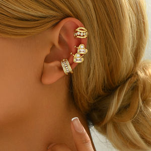 Vente en gros de boucles d'oreilles à clipser à la mode pour femmes à la mode avec coeur cadeau de bijoux en laiton de zircone géométrique - Product Image 1