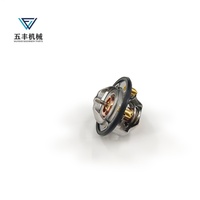 Thermostat de moteur 8-97300790-2 82, vente chaude ° Pièces de moteur Isuzu 4HK1 pour excavatrice, vanne de thermostat