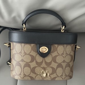 กระเป๋าเครื่องสำอางสำหรับผู้หญิงรุ่นใหม่ kay 20 จาก Koujia เป็นกระเป๋าสะพายข้างคุณภาพสูงที่สามารถถือหรือสะพายไหล่ได้ - Product Image 1