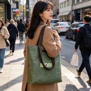 Bolsa de Mano Plegable de Tyvek Ecológica Personalizada al por Mayor con Cierre de Cremallera y Asa Larga para Compras y Viajes - Product Image 2
