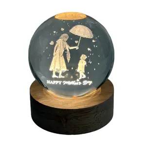 星空ソーラーシステムクリスタルボール卓上装飾クリスタル3Dレーザーボール女性は子供のための傘を保持します