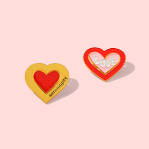 Pronoun หมุดปักรูปหัวใจทำจากโลหะ,พินเคลือบรักสีรุ้งไล่ระดับสีทองสั่งได้ตามต้องการ - Product Image 4