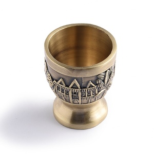 Coupe royale en laiton de haute qualité, style vintage, design fantaisie en relief - Product Image 5