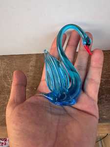 Figurine de cygne en verre soufflé de Murano bleu, artisanale, forme irrégulière, vase de table contemporain, décoration de salon, cadeau d'anniversaire - Product Image 2