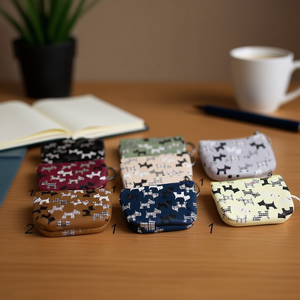 Portamonete Grid Dog 11,5x9 cm con cerniera singola, mini, compatto, con stampe di animali dei cartoni animati, unisex, in poliestere. - Product Image 3