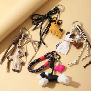 Llaveros y Colgantes Personalizados OEM de Cuero PU 3D con Osos de Peluche Adorables y Nudos de Cuerda de Ganchillo Coloridos para Bolsos - Product Image 1