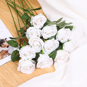 Roses Artificielles en Gros, Fleurs en Velours Rouges, Roses Simples pour Décoration de Maison, Mariage, Fête - Product Image 3