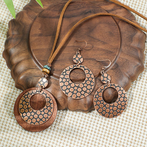 Conjunto de Joyería Bohemia, Collar y Aretes de Madera con Diseño de Flores en Bronce Antiguo, Moda Casual para Mujer 2024 - Product Image 4