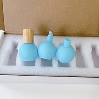 Vente en gros 10ml morandi matte rouleau sur bouteille en verre de parfum d'huile essentielle avec couvercle en bois de bambou