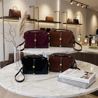 Nouveaux Sacs Fourre-Tout Carrés de Luxe Tendance pour Femmes en Cuir PU Imperméable Isolés Portables Anti-Vol avec Chaînes d'Épaule Solides