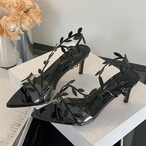 Collection Été-Automne XSD Factory : Sandales de mariée à talons hauts à bout ouvert, à enfiler, en cuir métallisé, design tendance à pois dorés - Product Image 5