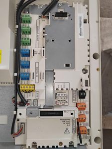 ACS530-01-169A-4 ACS530 90kW 3 เฟส 380-480V IP21 PLC - Product Image 1