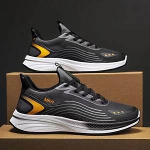 2023 compra a granel malla mosca tejida cómodo casual al aire libre zapatos para correr zapatos de tenis para hombres - Product Image 6