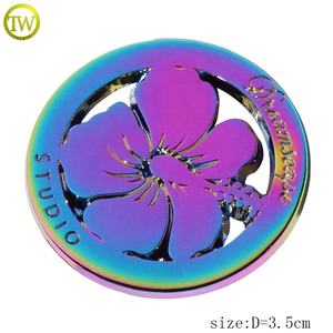 Accessori per Borse con Etichette Arcobaleno, Design con Logo Floreale Traforato, Targhette con Nome del Marchio per Articoli in Pelle e Bagagli - Product Image 2