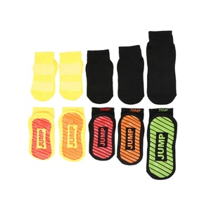 Chaussettes gonflables personnalisées en usine pour enfants anti-dérapant Trampoline Park Grip Chaussettes Jump Bounce Playground Chaussettes pour enfants - Product Image 4