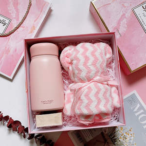 Vente en gros de produits de <span class=keywords><strong>luxe</strong></span> en stock, fournisseur d'ensembles de cadeaux de parapluie de tasse d'anniversaire de fille fantaisie pour femmes cadeau de mariage de fête des mères/ - Product Image 1