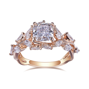 Bague en or rose 14 carats avec diamant de laboratoire taille coussin 1,5 carat, motif floral, personnalisée Messi, référence MSR-920, certifiée IGI - Product Image 1