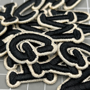 Parches de letras 3D para coser de alta calidad, parches de hierro con bordado de Alfabeto Negro - Product Image 1