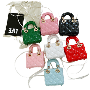 2025 été nouveau sac de gelée à la mode matelassé princesse <span class=keywords><strong>Diana</strong></span> sac pour femmes PVC perle bandoulière ouvert Mini sac pour dames enfants - Product Image 6