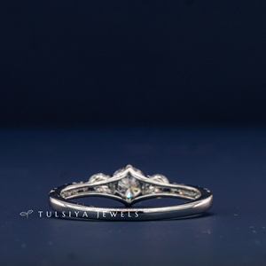 Bague de fiançailles haut de gamme en or blanc 14 carats avec pierre précieuse jaune et détails en diamants étincelants, bijoux de mariage - Product Image 3