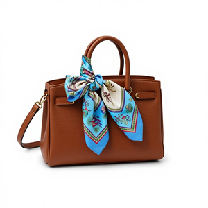 Sciarpa in <span class=keywords><strong>Seta</strong></span> Azzurra per Donne con Stampa Paesaggistica Equestre, <span class=keywords><strong>Foulard</strong></span> Quadrato in Raso da 90cm per Capelli e Collo - Product Image 1