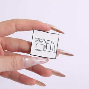 面白いスペイン語の引用簡略化されたフィギュアフロークミームエナメルピンセニョールペルドナスーイディオテス会議午後6時のブローチラペルバッジピン - Product Image 4