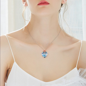 Collier Cœur Océan Bicolore Tendance avec Fleur de Rose Entrelacée et Cristal d'Amour – Cadeau Fête des Mères pour Maman - Product Image 5